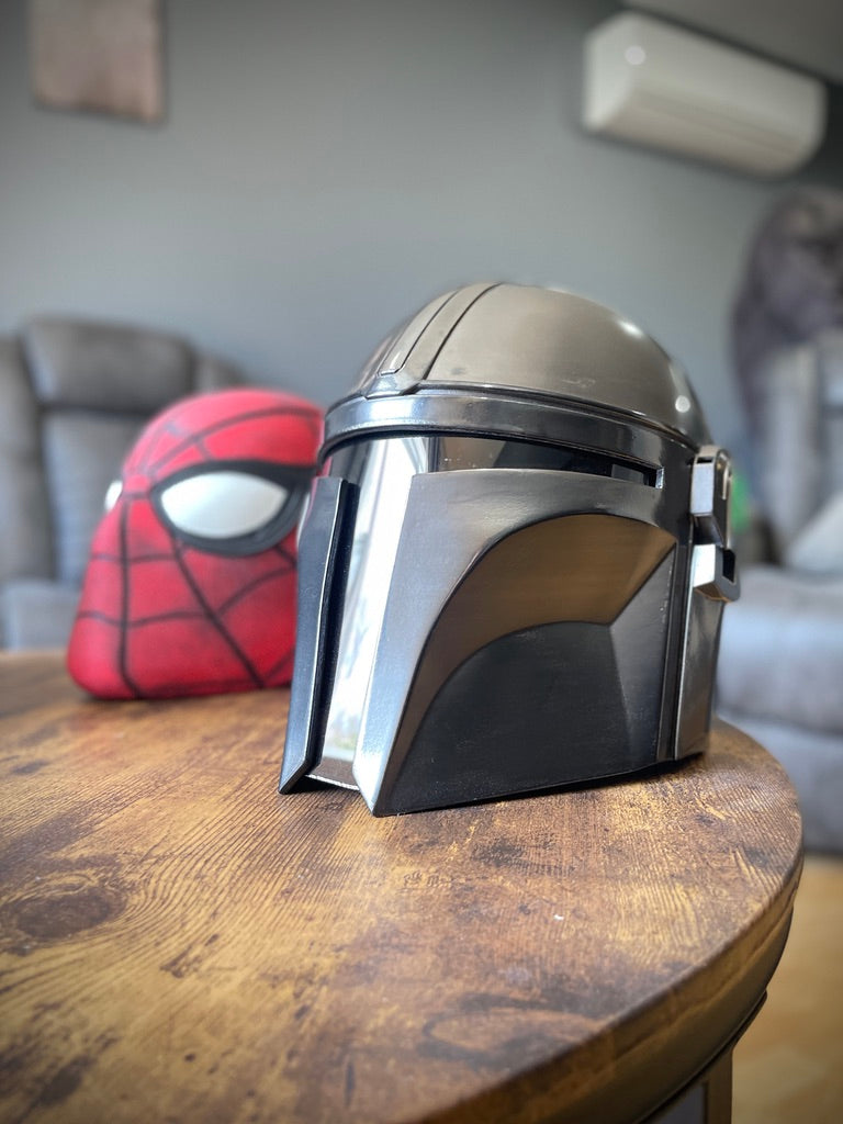 Beskar-Style Helmet – Collector Display Prop (Inspired Design)