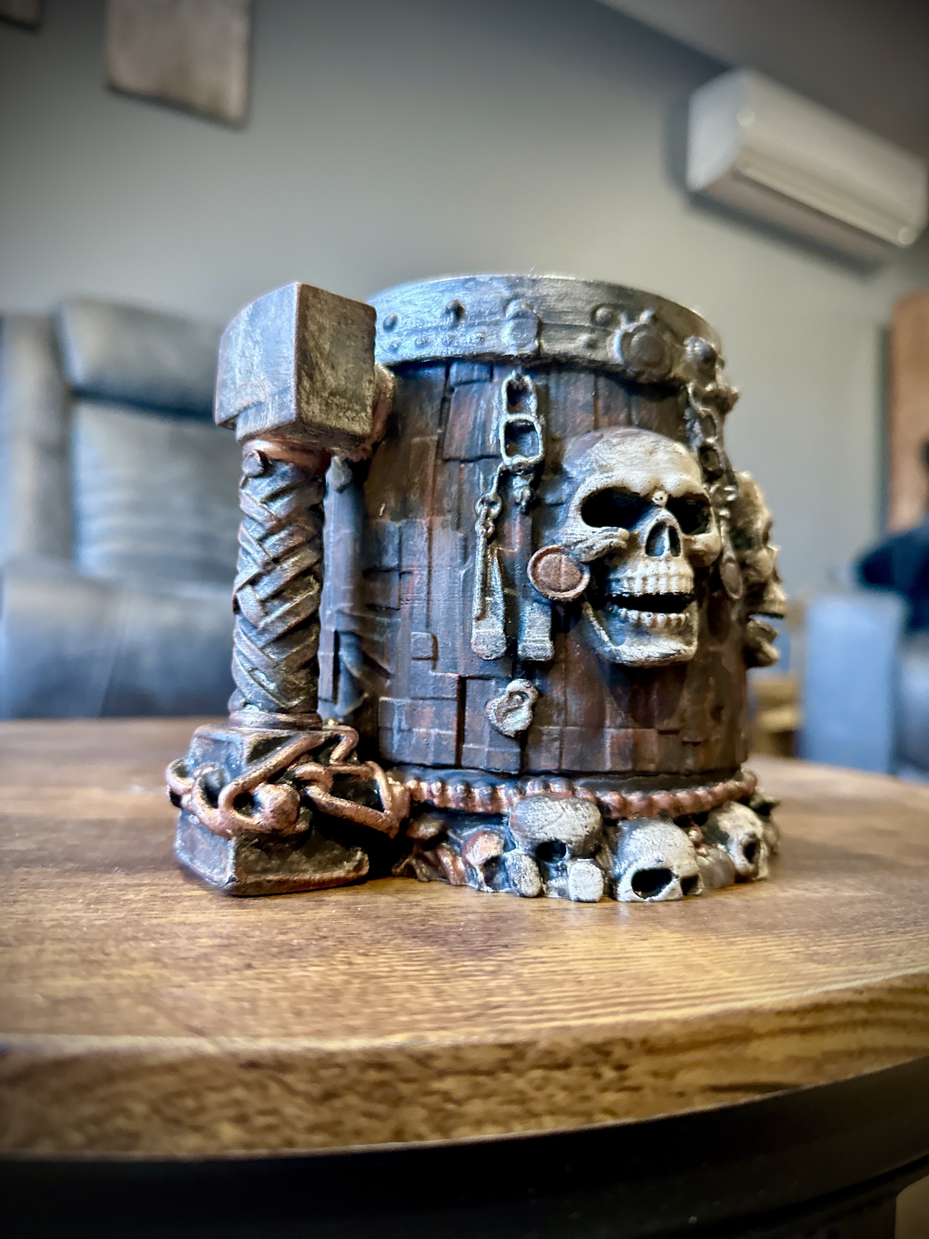 Skull Relic Mug – Dark Fantasy Gothic Display (Hand Painted) detail image