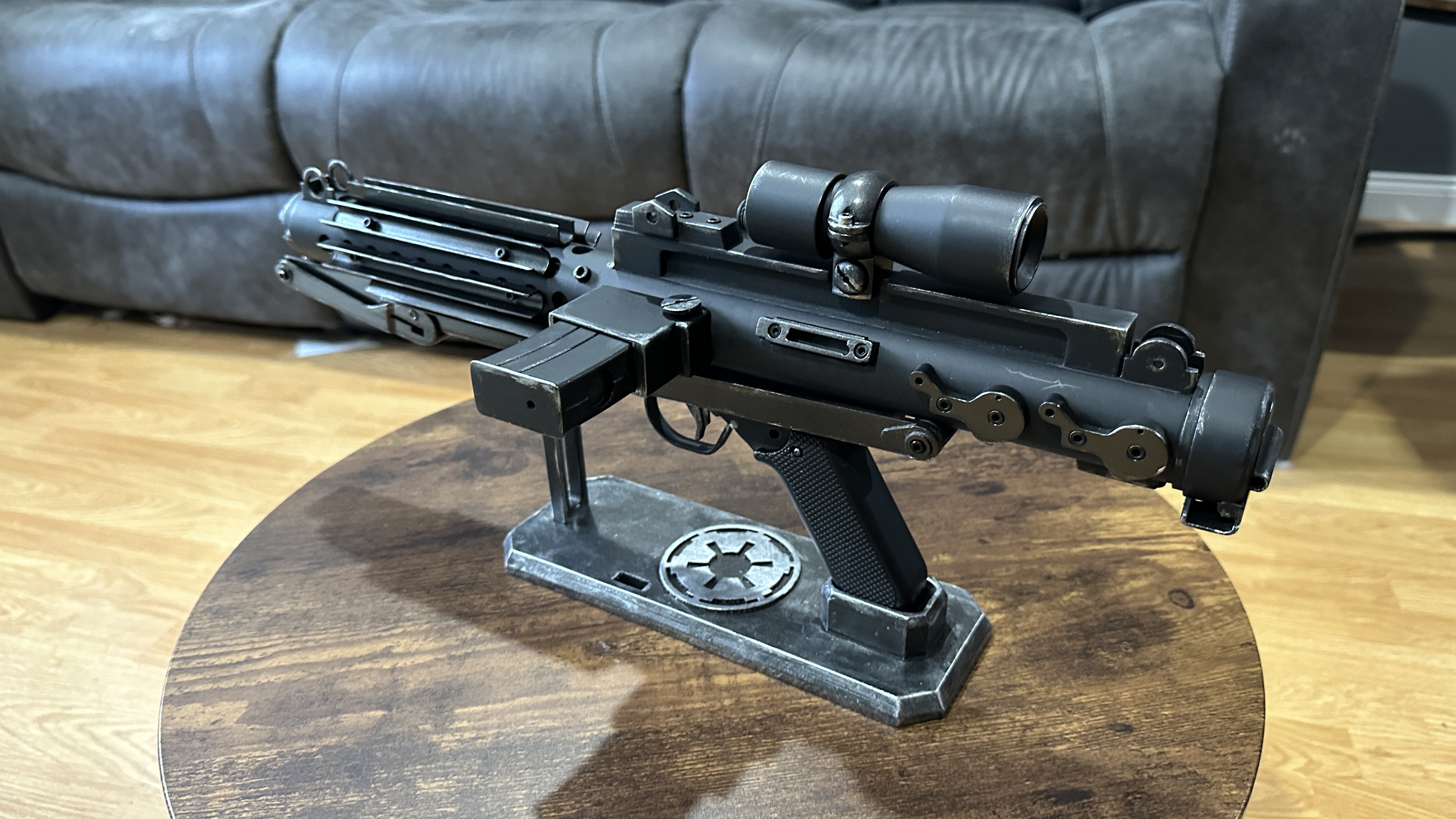 Star Wars E-11 Blaster – Weathered Battle-Worn Version (Display Prop) detail image