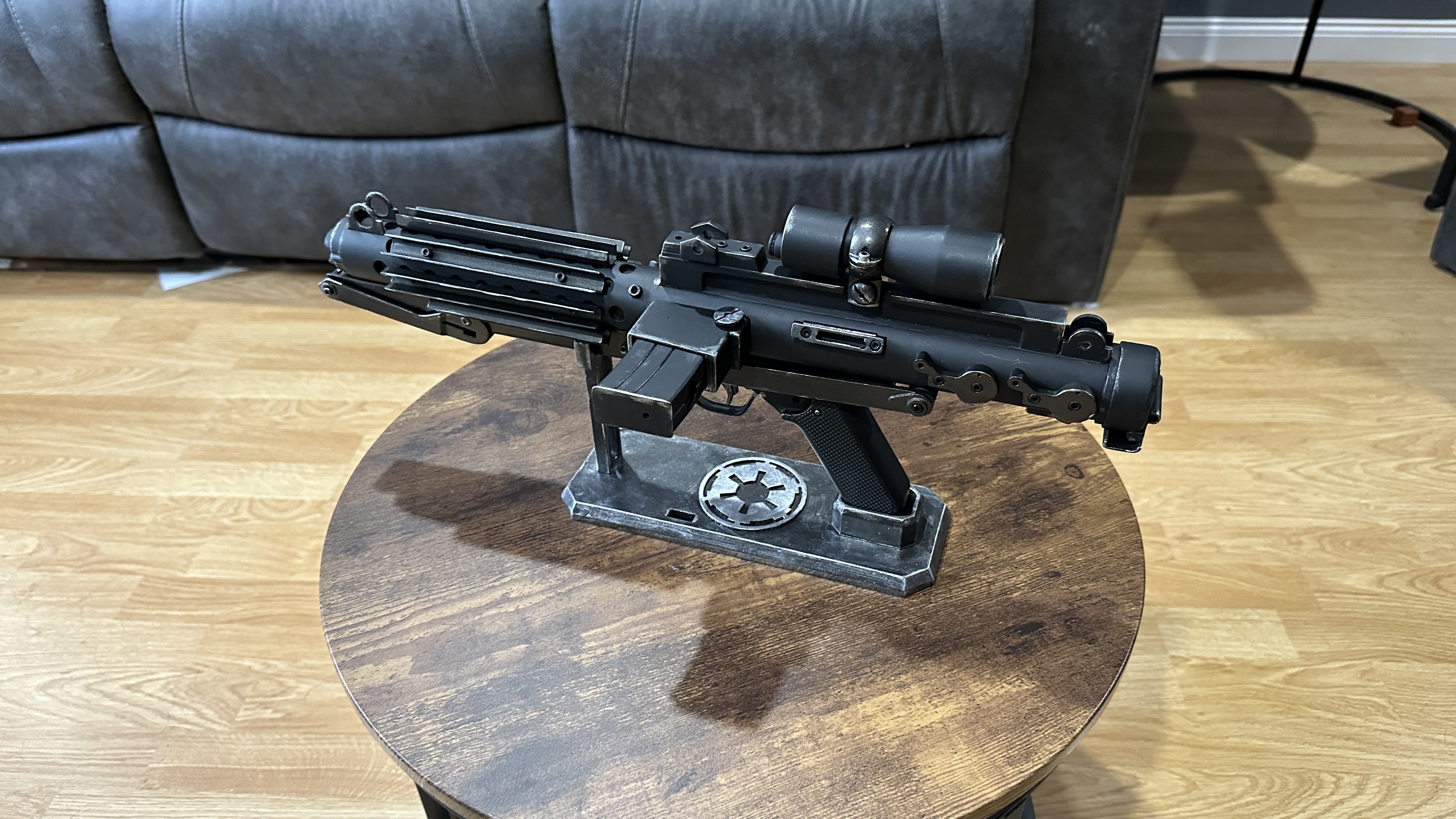 Star Wars E-11 Blaster – Weathered Battle-Worn Version (Display Prop) detail image